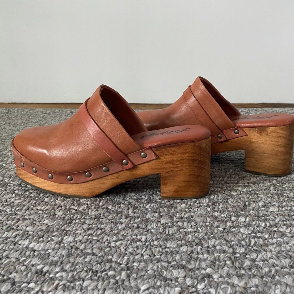 Free People clogs size 38/7-7.5- never worn